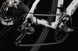 メインコンポーネントはシマノ・ソラ（2×9速）