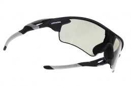 eShades（イーシェード）