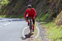 道路の端に寄りすぎないこと