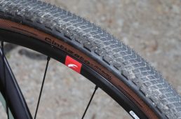 注目グラベルタイヤ