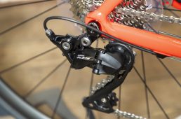 ミドルグレード・ディスクブレーキロードバイク