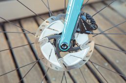 ミドルグレード・ディスクブレーキロードバイク