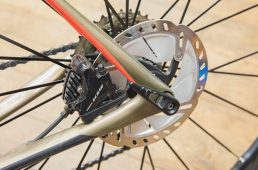 ミドルグレード・ディスクブレーキロードバイク