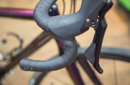 ミドルグレード・ディスクブレーキロードバイク