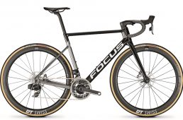 フォーカス・イザルコマックス