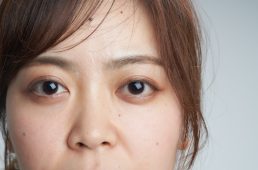 調光コンタクトレンズ