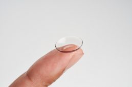 調光コンタクトレンズ