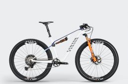 キャニオン・ラックス