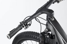 キャニオン・ラックス