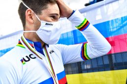 サンティー二・UCI公式マスク