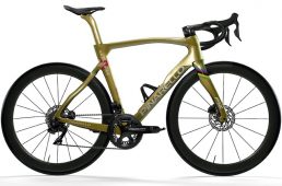 ピナレロ・ジロ・デ・イタリア 2020総合優勝記念モデル