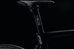 フィジーク・アンタレス ヴァーサス エボ 00