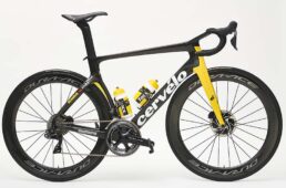 専用のSP20カーボンシートポストを採用。先代S5が翼断面だったのに対し