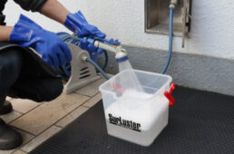 ゼロシャンプーを泡立たせる