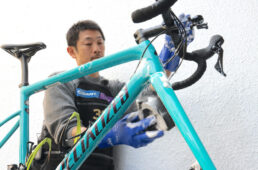 フォークの下側・裏面も汚れがたまりやすい