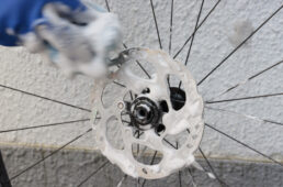 ブレーキローターのシャンプー洗浄