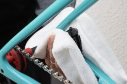 クロスで包んで水分を吸わせる