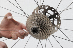 カセットスプロケットは指でくるくる回して水気を飛ばす