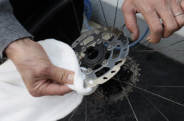 ブレーキローターの拭き上げ