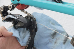 1周注したら、次は別のアール部分からもう1周注油していく