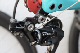 リヤディレーラーの稼働部分への注油