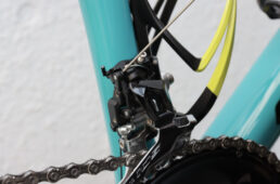 フロントディレーラーの可動部分への注油