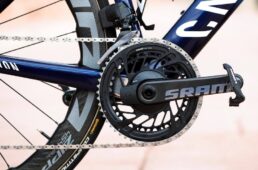 スラム・レッドeタップAXS パワーメーター内蔵チェーンリング