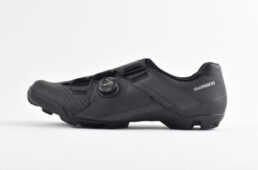 SPD対応シューズを横から見た様子