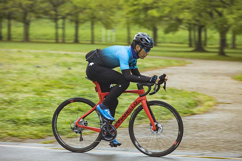 浅野真則：仕事でもプライベートでも自転車漬けの自転車ライター。ロードレースやヒルクライムなど幅広くレースを楽しみ、最近はTTに精力的に取り組んでいる。JBCFエリートツアーにも参戦中。海外のグランフォンドへの参加経験もある。ロングライドやポタリングも好き。