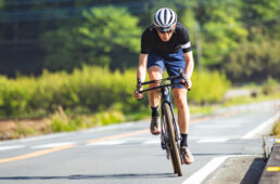 グレイルで舗装路を走る