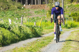 エンデュレースで砂利道を走る