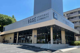 ザ・ベースの外観