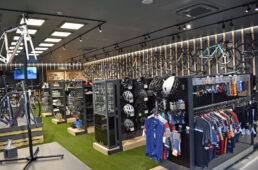 ザ・ベースの店内