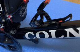 エアタグ取り付けケースを設置した状態