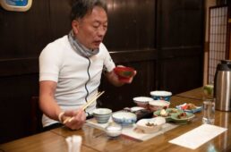 真剣な表情のシシャチョー