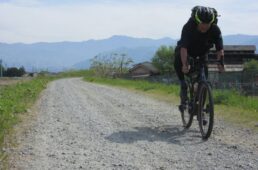 栗原宿近くの未舗装路