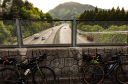 中央高速道路の上