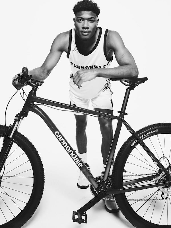 八村塁選手 サイン入りユニフォーム 8番 CANNONDALE 本人が撮影で使用 八村塁選手 サイン入りユニフォーム 8番 CANNONDALE 本人が撮影で使用 直筆