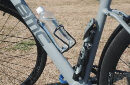 フォースの携帯ポンプとボトルケージ