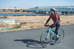 荒川の土手の上