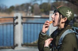 人形焼きを不忍池でパクリ