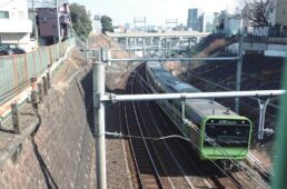 中里橋から見下ろす山手線