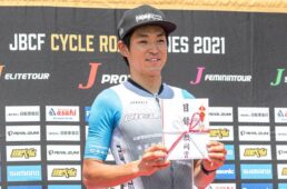 敢闘賞で表彰を受けた冨尾