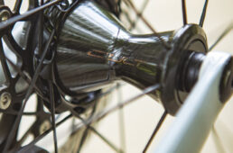 ボーラウルトラWTOのフロントハブ