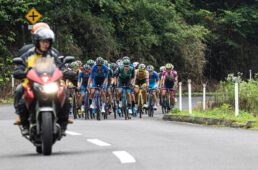 集団は愛三工業が前に