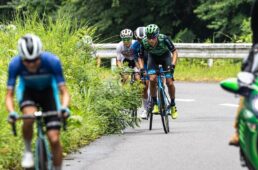 安原、草場、入部、そして後ろから沢田が追走をかける