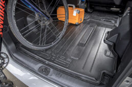 デリカD:5のラゲッジトレイ