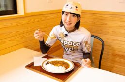 じっくり炒めた玉ねぎと、ブランド豚として知られる地元の門倉ポークが主役を張るルー。そこに自家製のチャツネを加えたカレーは、欧風カレーの一言では言い尽くせない、複雑な味のハーモニーを奏でています。