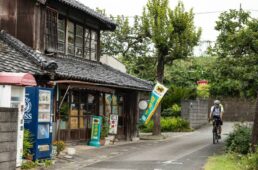 昭和を感じさせる商店