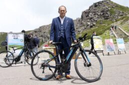 臥雲市長とeバイク